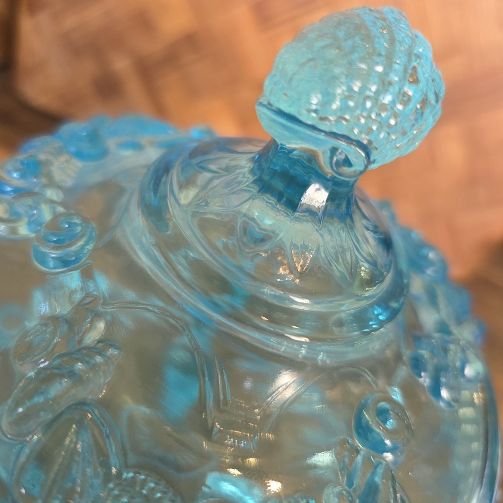 Westmoreland Argonaut Shell & Dolphin Aqua Footed Glass Candy Dish With Lid Blue - Picture 11 of 11